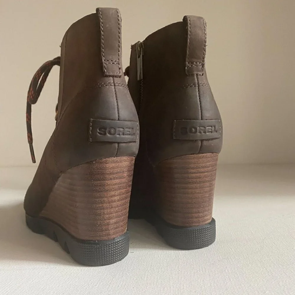 Sorel Joan Uptown Blackend Brown Nubuck Suede Wedge Lace up Boots 9.5